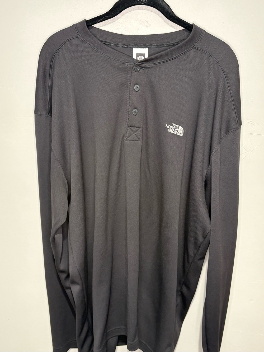 The North Face VaporWick Men’s XXL Black Long Sleeve Henley Performance Shirt
